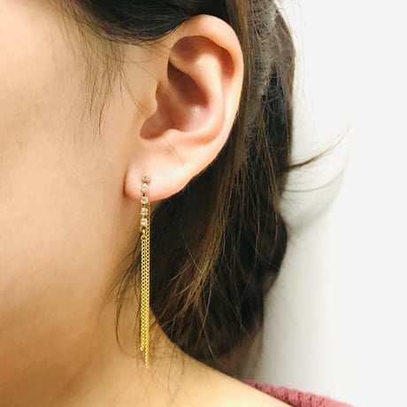 ラインストーンのピアス