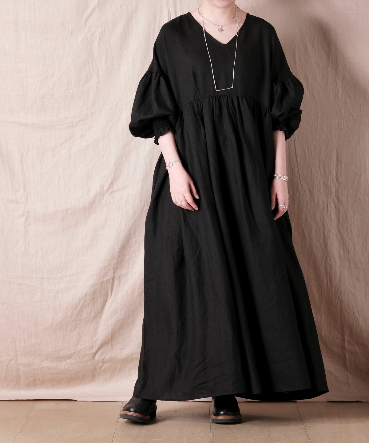 美品　ユニバーサルティシュ　トリプルワッシャーリネン Vネック　ワンピース　Ｆ UNIVERSAL TISSU】トリプルワッシャーリネン Vネックワンピース/UT243OP