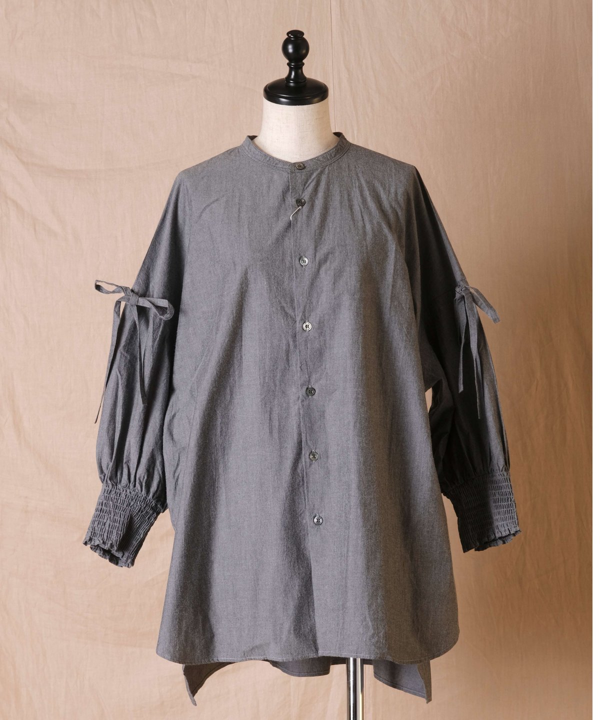 UNIVERSAL TISSU タイプライターシャーリングブラウス UNIVERSAL TISSU】ナチュラルタイプライター シャーリングカフス