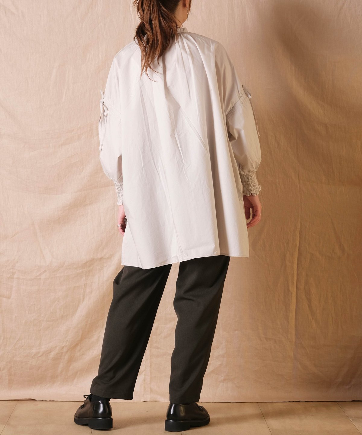 UNIVERSAL TISSU タイプライターシャーリングブラウス UNIVERSAL TISSU (ユニバーサルティシュ) タイプライター