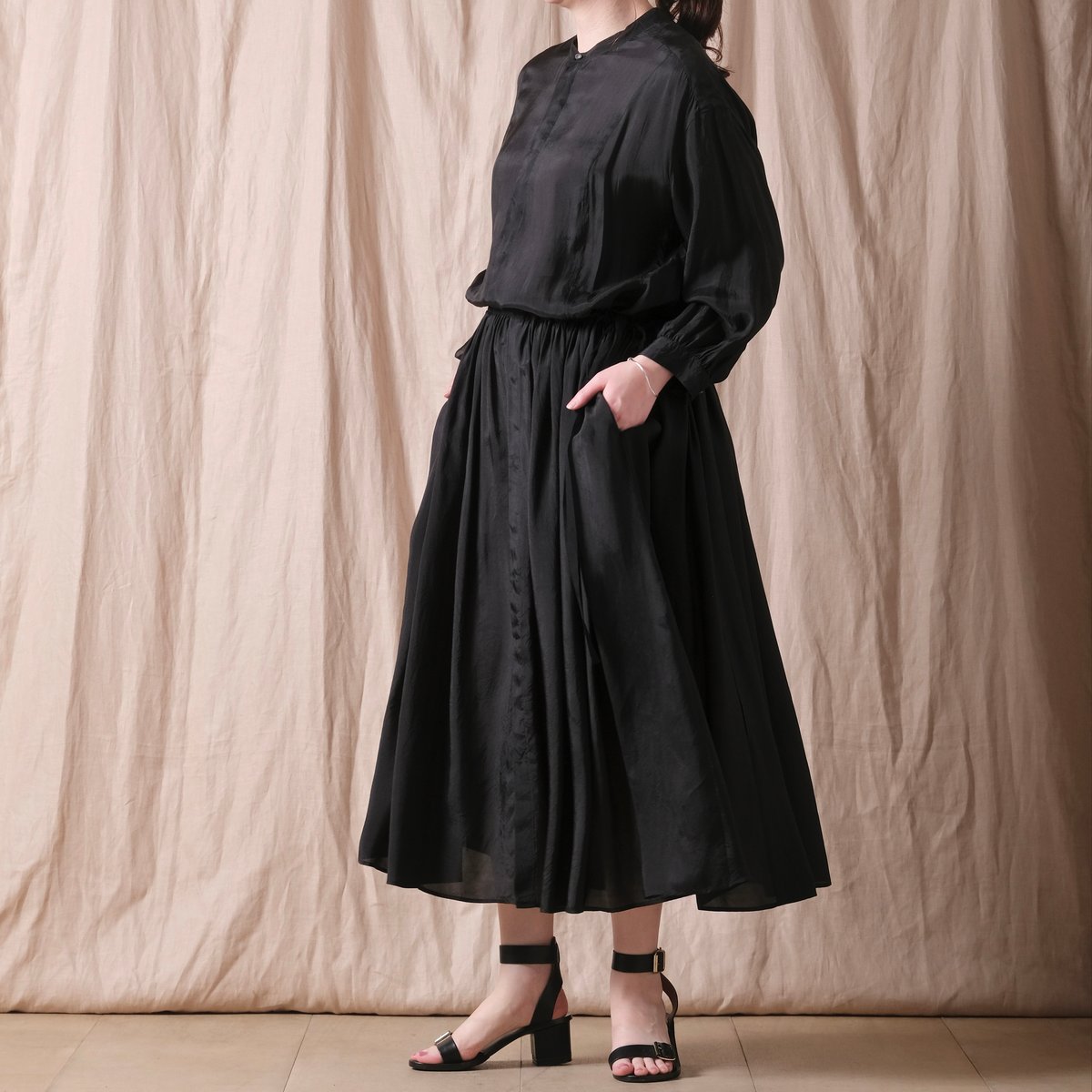 希少✨サカイ　アシンメトリー異素材コンビプルオーバー 変形　ドッキング　白×黒 希少✨サカイ アシンメトリー異素材コンビプルオーバー 変形