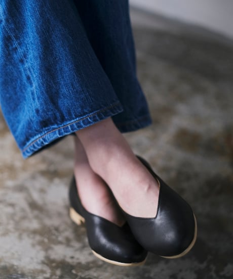 【DELMONACO】V-noji pumps/black