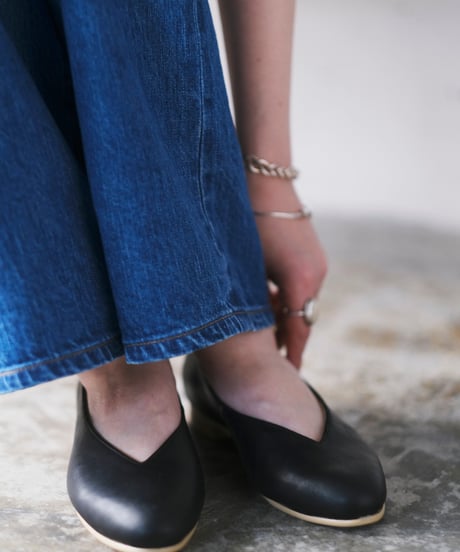 【DELMONACO】V-noji pumps/black
