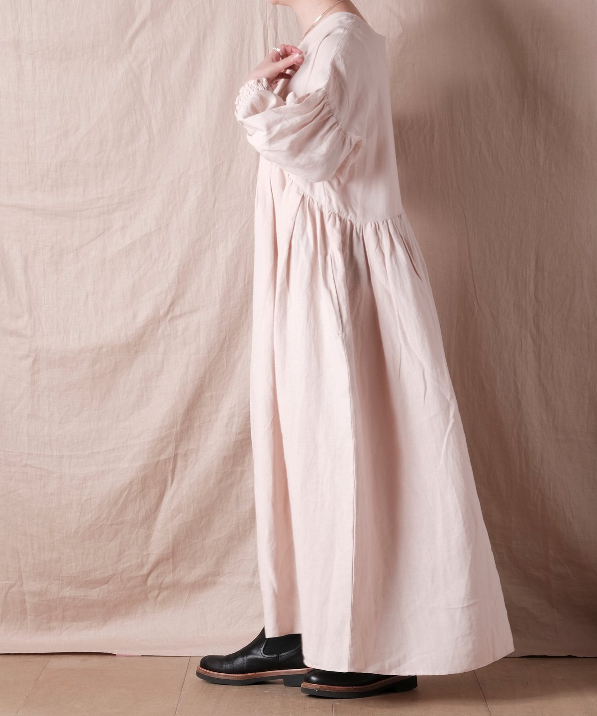 UNIVERSAL TISSU】トリプルワッシャーリネン Vネックワンピース/UT243OP