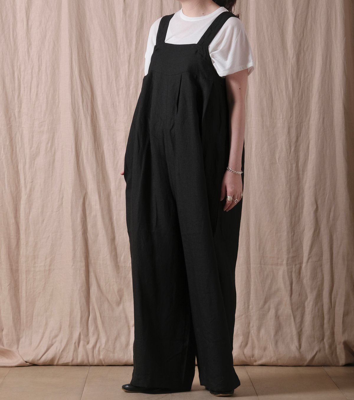 UNIVERSAL TISSU】トリプルワッシャーリネン タックサロペットパンツ