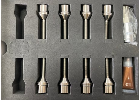 HIGHSPARK JAPAN® 鍛造チタニウム ホイールボルト　4穴