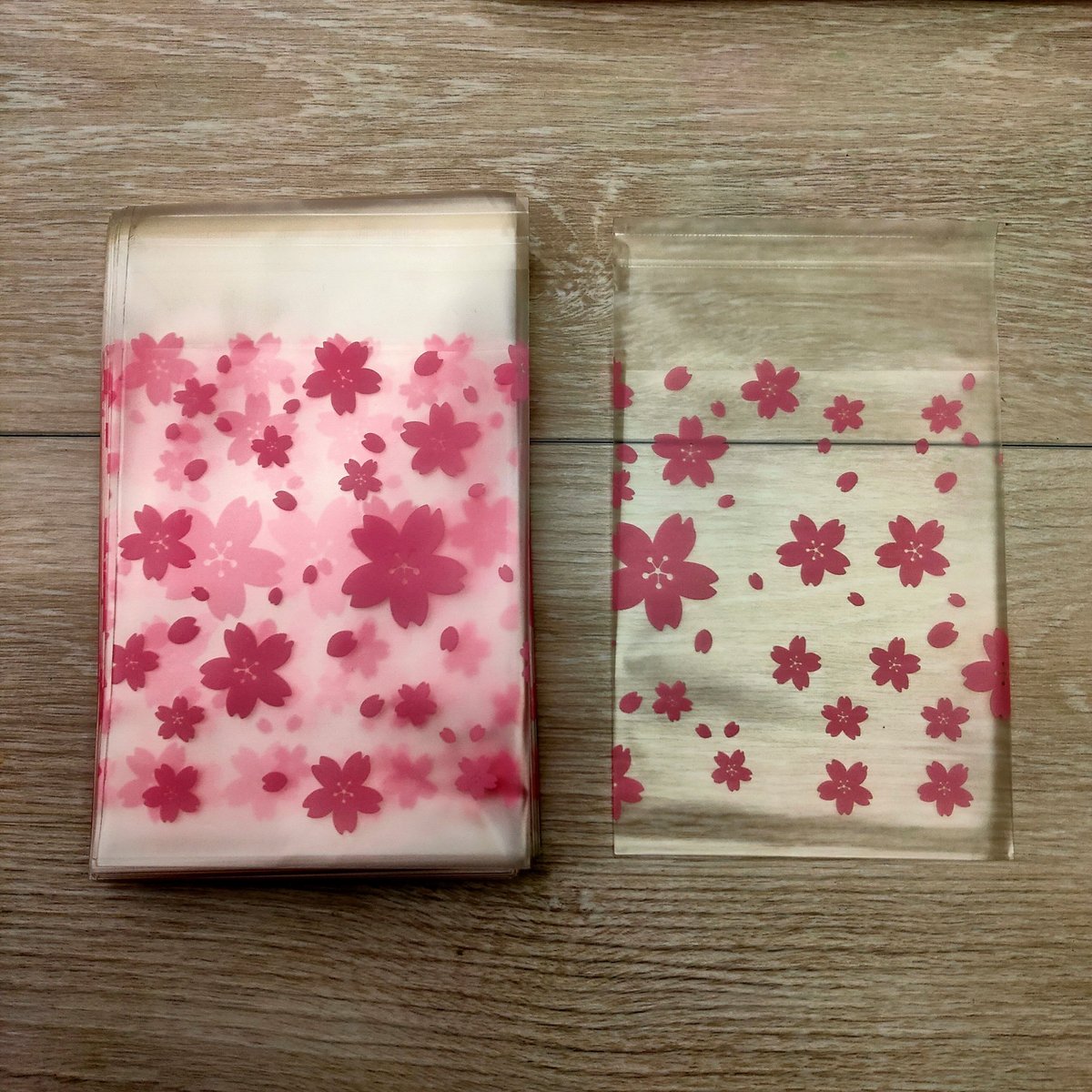 ラッピング用シール付きビニール袋100枚（10cm✖8cm） ｵﾚﾝｼﾞ