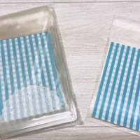 ラッピング用シール付きビニール袋100枚（10cm✖7cm）　水色チェック