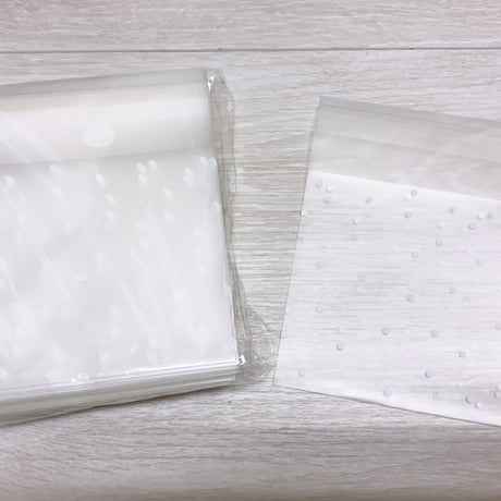 ラッピング用シール付きビニール袋100枚（7cm✖7cm）水玉・リボン