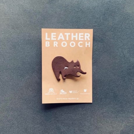 Feline-shaped Leather Brooch A. Cat Pose
