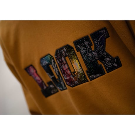 LQQK STUDIO BUS CLOTH APLIQUE CREWNECK BRASS