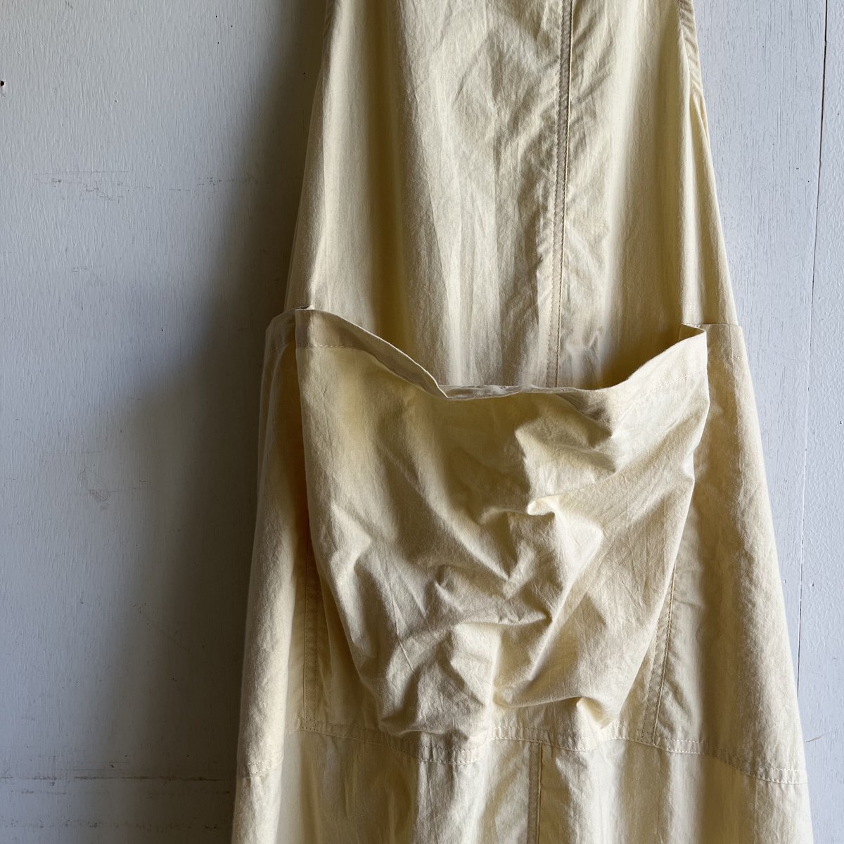 Yarmo Bib Apron Dress（ Beige ） | BTR