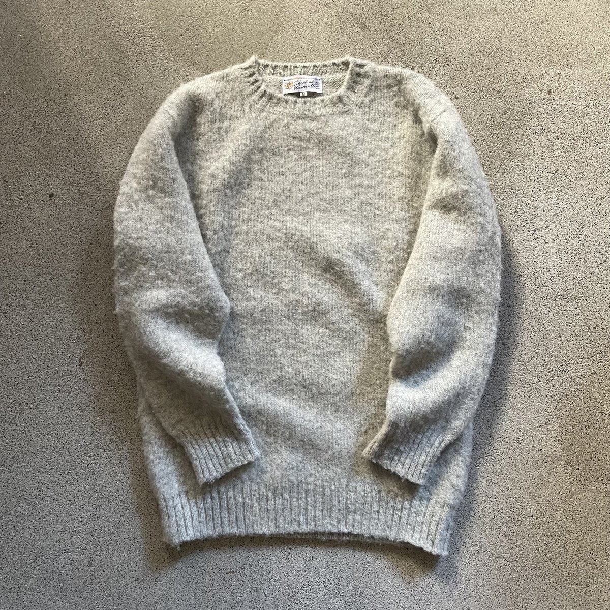 Shetland Woollen Co. Shaggy dog sweater（ Silve...