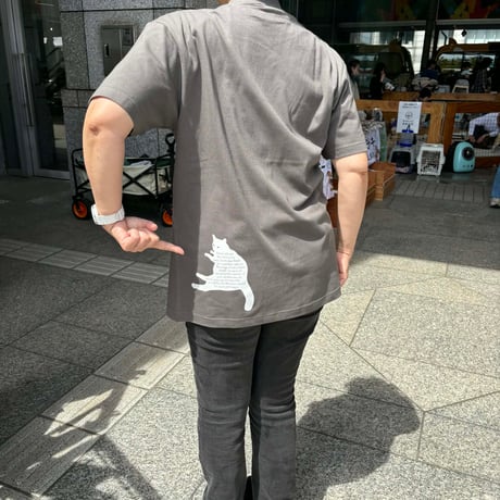 オリジナル猫柄チャリティーTシャツ　（男女共通で着られるデザインです）