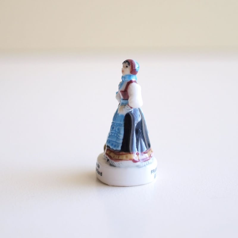 【新品・未使用】フランス各地の伝統衣装　フェーヴ12点コンプ　フランス　送料込み アンティークフェーブ／フランスの民族衣装（モンベリアール） | Tähti