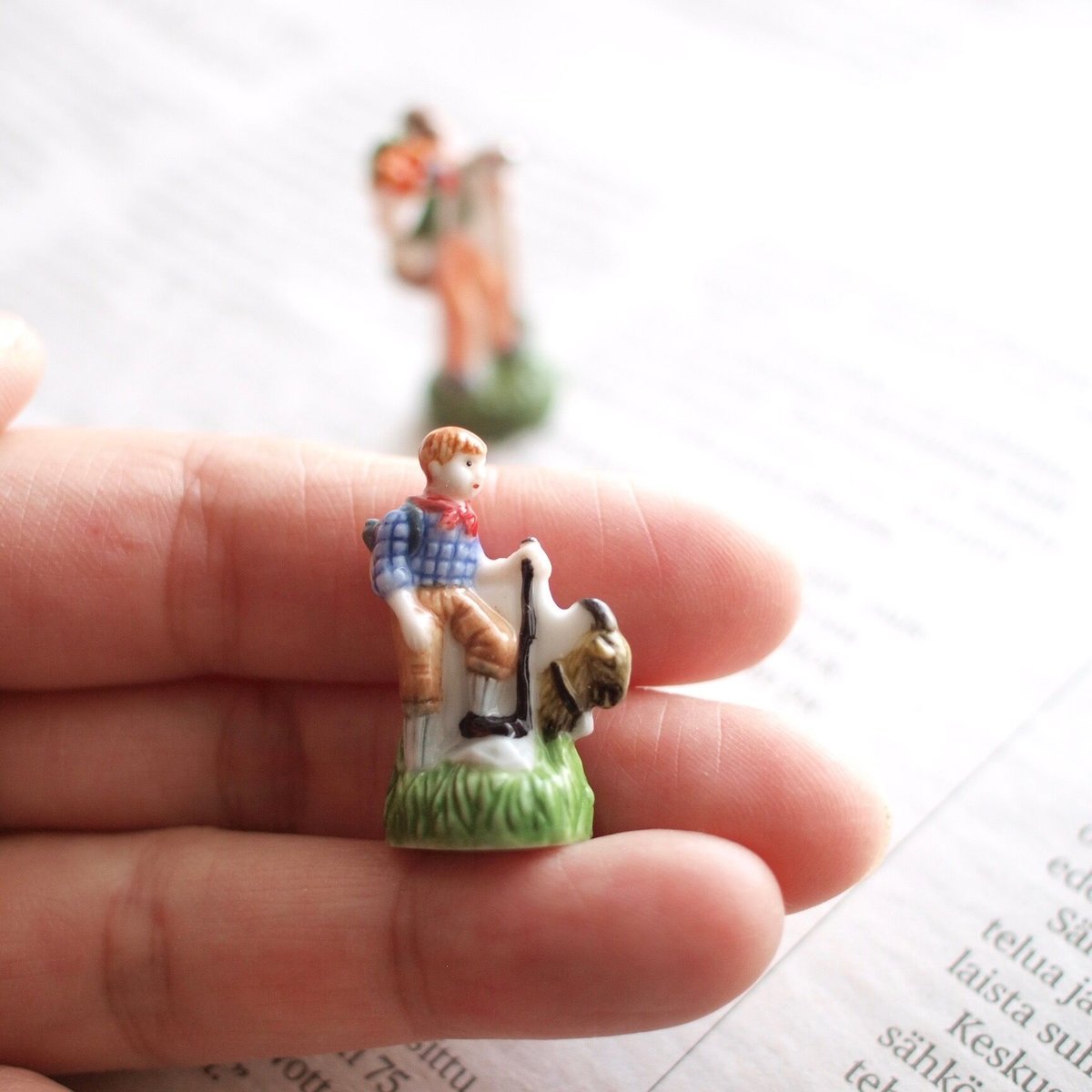 アンティークフェーブ「おじいさんと山羊を連れた少年」 | Tähti