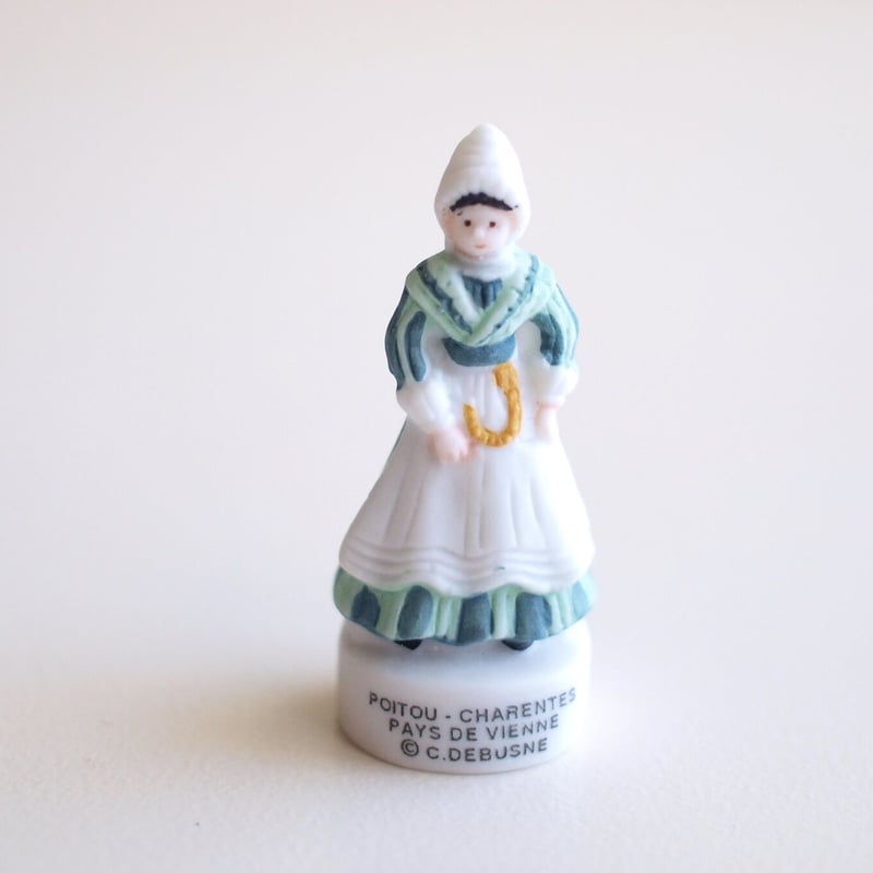 【新品・未使用】フランス各地の伝統衣装　フェーヴ12点コンプ　フランス　送料込み 新品・未使用】フランス各地の伝統衣装 フェーヴ12点コンプ フランス