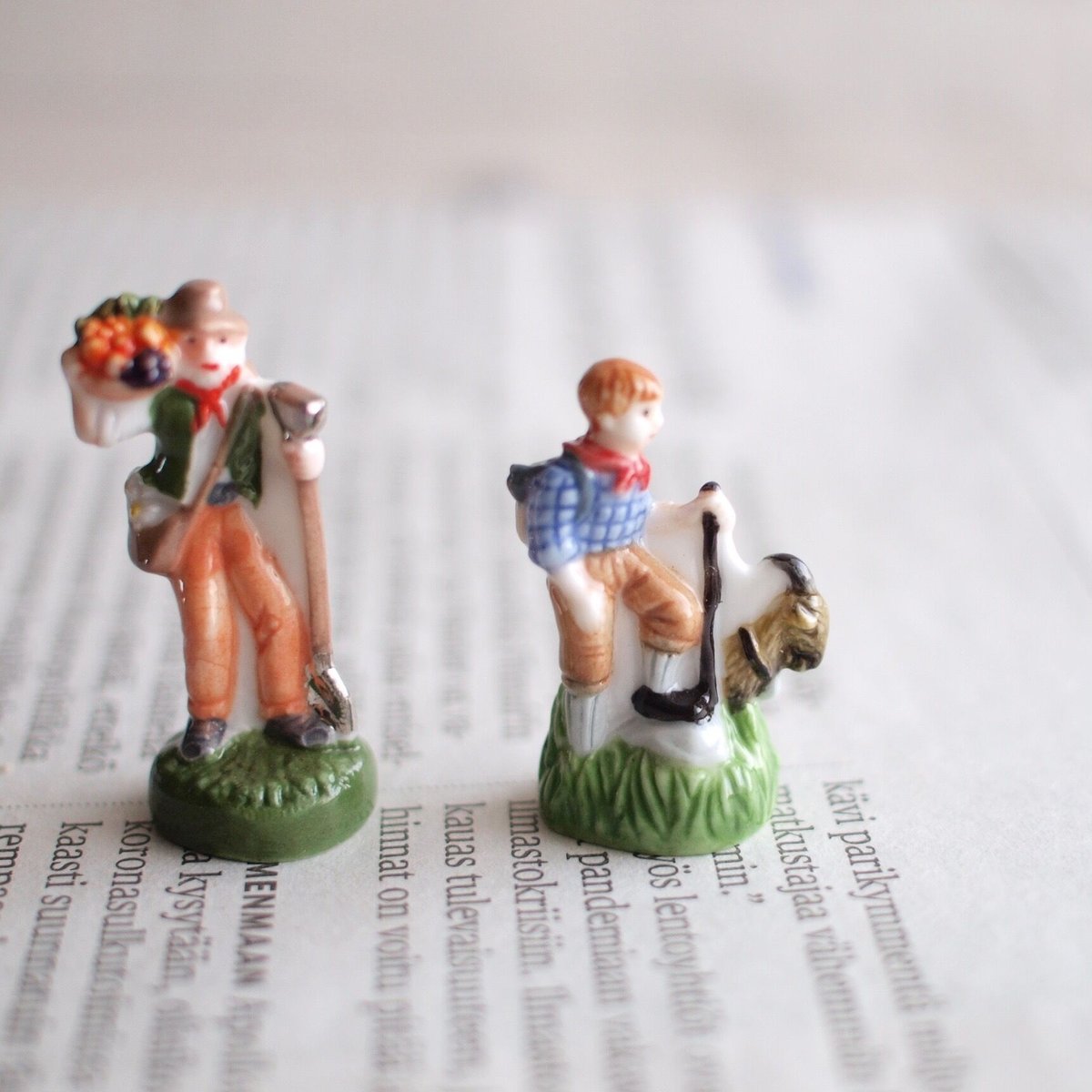 アンティークフェーブ「おじいさんと山羊を連れた少年」 | Tähti