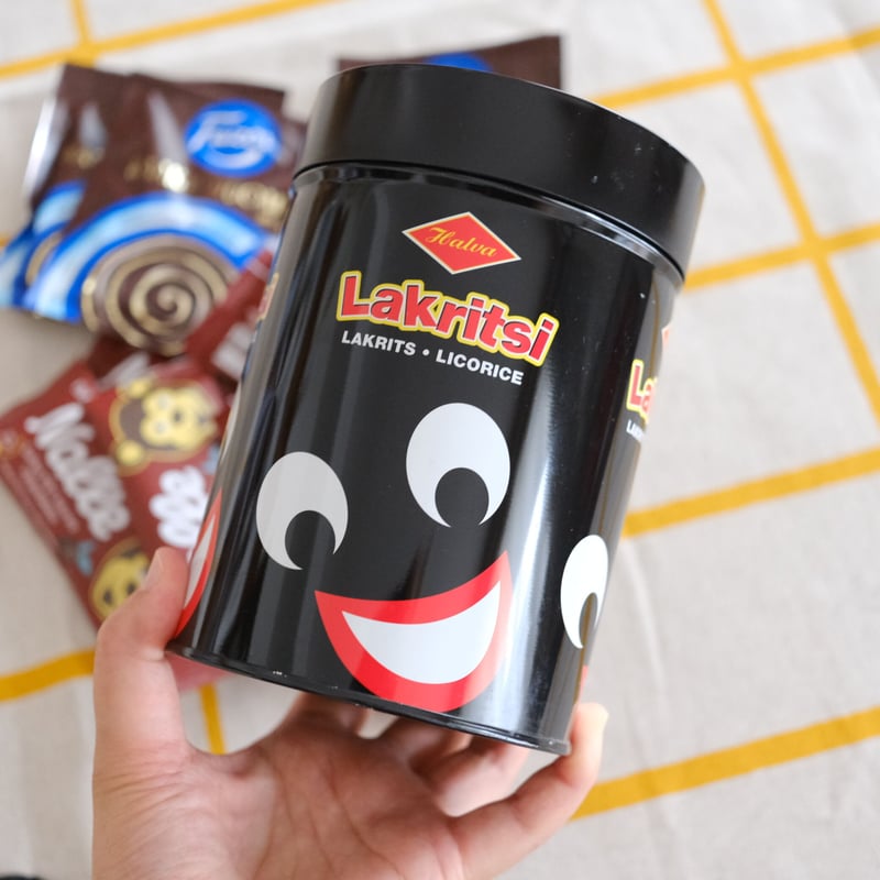 フィンランド Halva Lakritsi のブリキ缶 | Tähti
