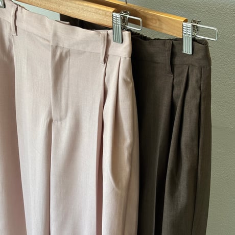 twill  tuck  pants