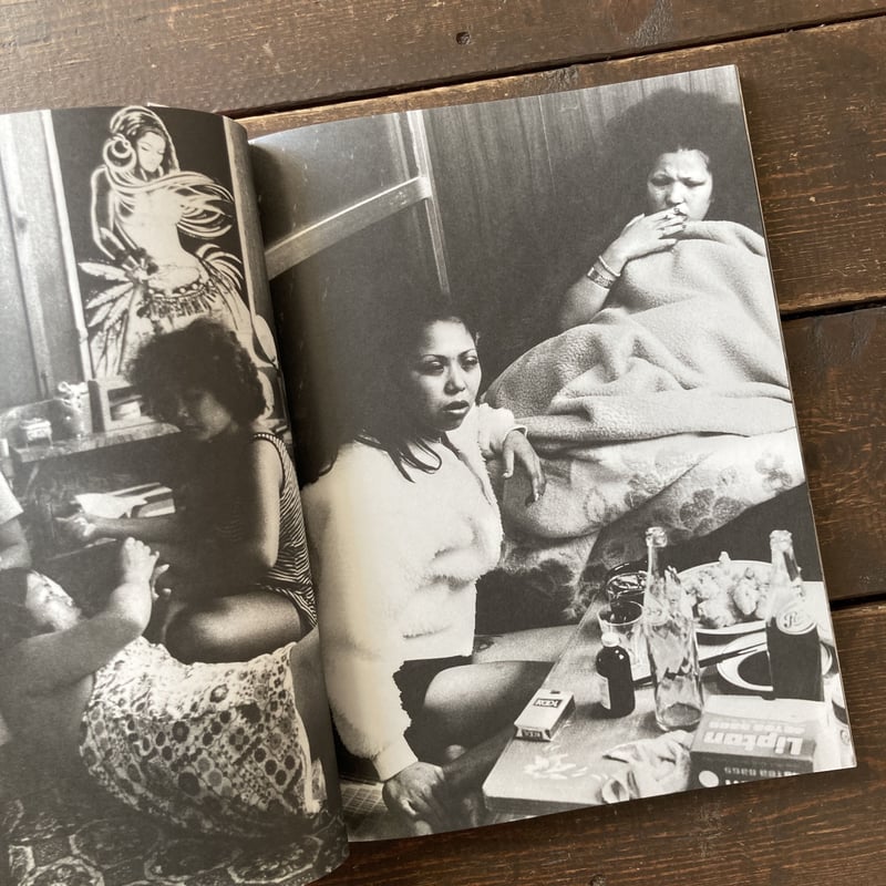 RED FLOWER, THE WOMEN OF OKINAWA / 赤花 アカバナー、沖縄の RED FLOWER, THE WOMEN OF OKINAWA / 赤花 アカバナー、沖縄の