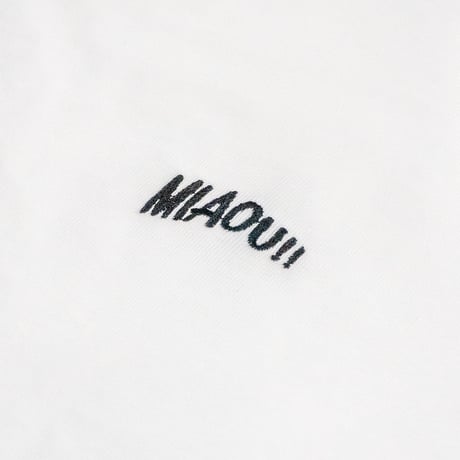 #03 Dahris Tee / White