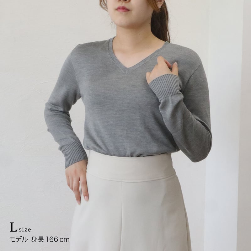 ebure サスティナブルライトウール　Vネックプルオーバー 24AW 24AW サスティナブルライトウール Vネックプルオーバー