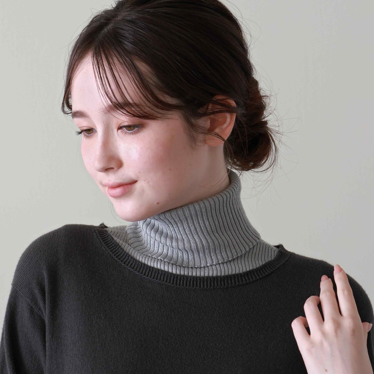 sof.】ふわふわシルクのつけるタートルネック | & Silk
