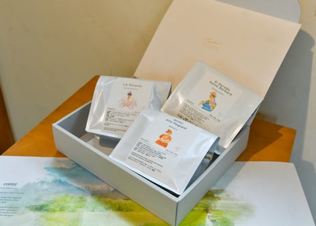 『“好き”が見つかる、シングルオリジン3種 GIFT BOX』豆100g × 3パック（ロースターがセレクトするシングルオリジン３種）