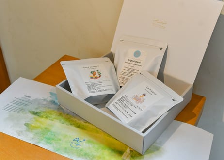 『個性とバランスを楽しむ コーヒー3種 GIFT BOX』豆100g × 3（オリジナルブレンド1つ・シングルオリジン2つ）