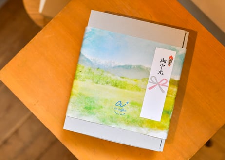 『個性とバランスを楽しむ コーヒー3種 GIFT BOX』豆100g × 3（オリジナルブレンド1つ・シングルオリジン2つ）