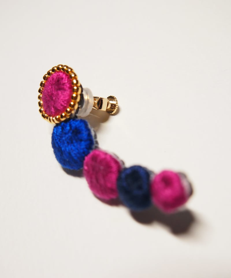 週末特価！ ビンテージ 馬のブローチ付き片耳イヤリング♪ Amazon.co