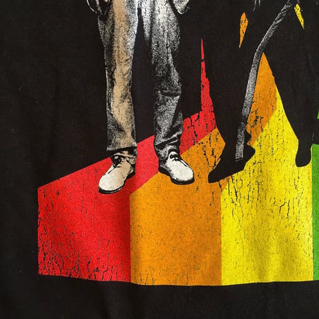 ビー・フィフティートゥーズ・プレイ ラウド ザ レインボウ サウンズ Tシャツ