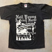 ニール ヤング・フリーダム ライオット ポリス ツアー 2003・Tシャツ (FREEDOM on Back) (U.S.A. 中古衣料品)