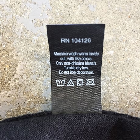 ビー・フィフティートゥーズ・プレイ ラウド ザ レインボウ サウンズ Tシャツ