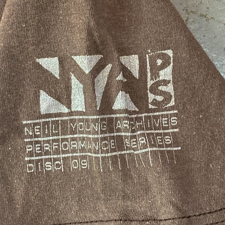 ニール ヤング・インターナショナル・ハーヴェスターズ・トレジャー Tシャツ (1984-1985 U.S. tour) (U.S.A. 中古衣料品)