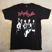 ニューヨーク ドールズ・デビュー アルバム カヴァー 1973 T-シャツ (ブラック)