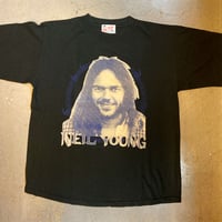 ニール ヤング・『渚にて』1974・フォトセッション Tシャツ (2000's Vintage) (U.S.A. 中古衣料品)