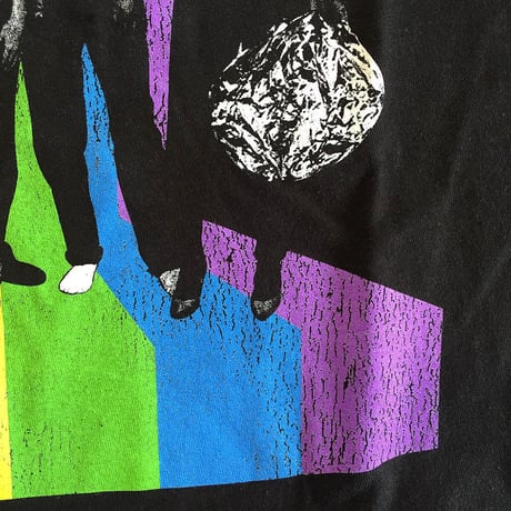 ビー・フィフティートゥーズ・プレイ ラウド ザ レインボウ サウンズ Tシャツ