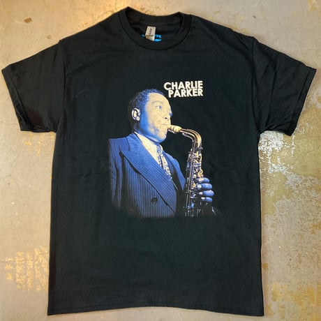 チャーリー パーカー・スリー デューセズ ジャズ クラブ @ニューヨーク 1947 Tシャツ (ブラック)