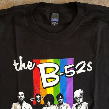 ビー・フィフティートゥーズ・プレイ ラウド ザ レインボウ サウンズ Tシャツ