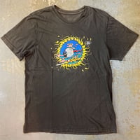 リック グリフィン・サーフィン アイボール・ガーメントダイ Tシャツ Rick Griffin x Hurley) (U.S.A. 中古衣料品)