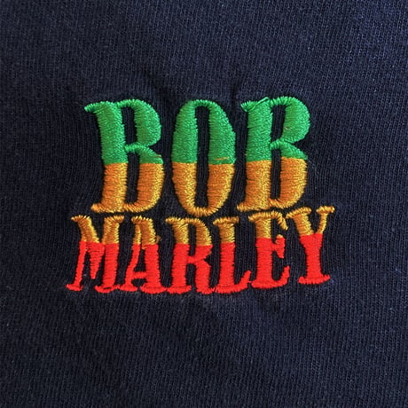 ボブ マーリー・ラスタ カラー ロゴ T-シャツ (刺繍ワンポイント) (U.S.A. 中古衣料品)