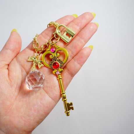 変身バッグチャーム・ピアス・ネックレス［めげないオトメの身支度］