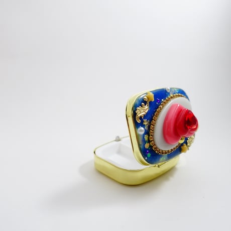 デザイン変身ピルケース［未来へあずけるミルクロード］