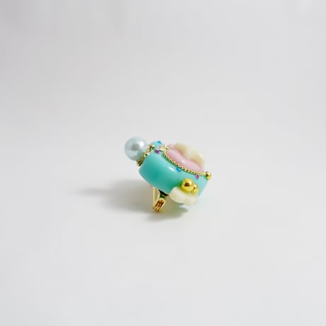 チョコンパクトブローチ