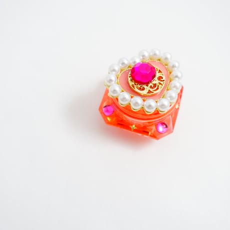 変身ミニクリームケース［まわる月のパールゴーランド］