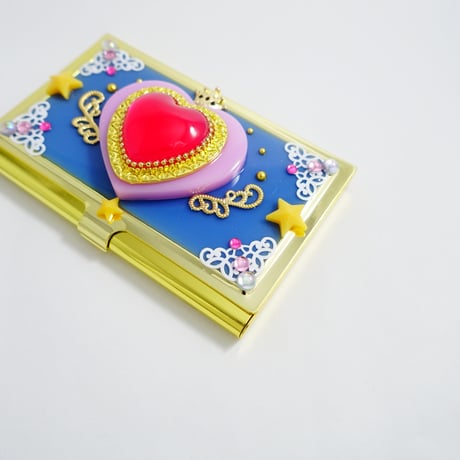 デザイン変身カードケース［胸が高鳴る私にスマイル］