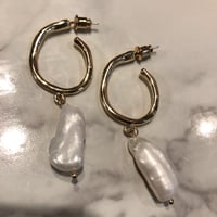 淡水パールフープピアス