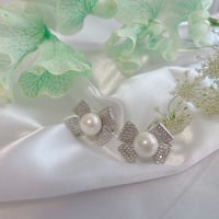 パールパヴェリボンピアス